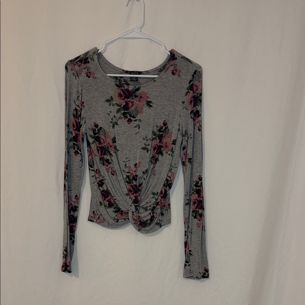 Rue21 Gray Floral Long Sleeve Top